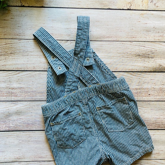 Baby Gap Short Overall - Picture 6 of 9
